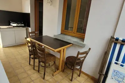 Cuisine ou kitchenette dans l'établissement Appartement duplex avec balcons