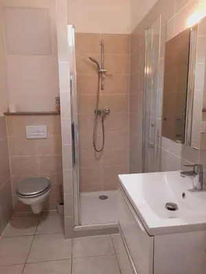 Salle de bains dans l'établissement Grand studio au calme - Dijon centre