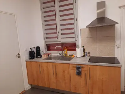 Cuisine ou kitchenette dans l'établissement Grand studio au calme - Dijon centre