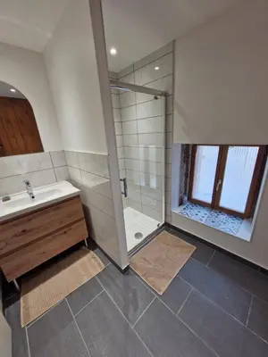 Salle de bains dans l'établissement Maisonnette de la Butte de Thil