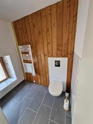 Salle de bains dans l'établissement Maisonnette de la Butte de Thil