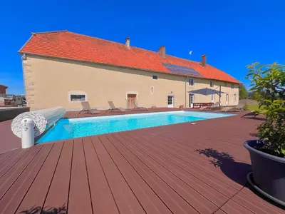 Piscine de l'établissement gite le montrambert ou située à proximité
