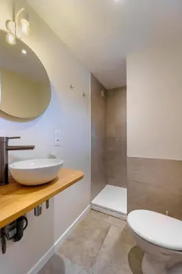 Salle de bains dans l'établissement Maison de vacances