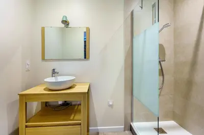 Salle de bains dans l'établissement Maison de vacances