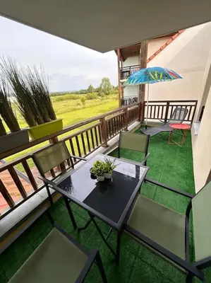 Balcon ou terrasse dans l'établissement Le nid de Sitelle, appartement, piscine et sauna