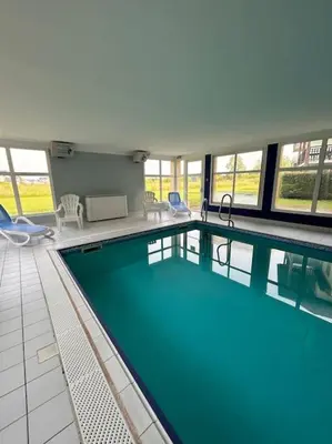 Piscine de l'établissement Le nid de Sitelle, appartement, piscine et sauna ou située à proximité