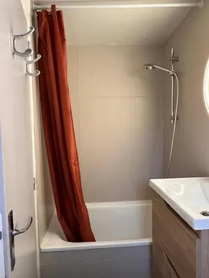 Salle de bains dans l'établissement Studio Le Frêne