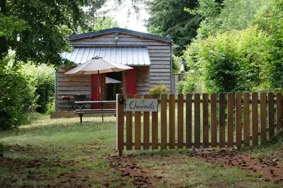 Jardin de l'établissement CHALET DES CHEVREUILS -les chalets de Montsermage