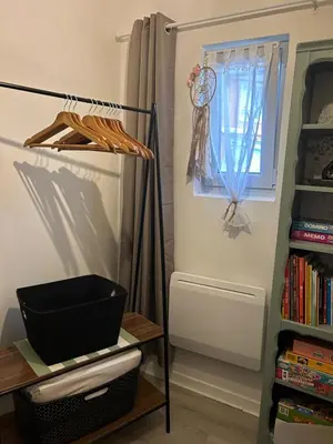 Bibliothèque dans la maison de vacances