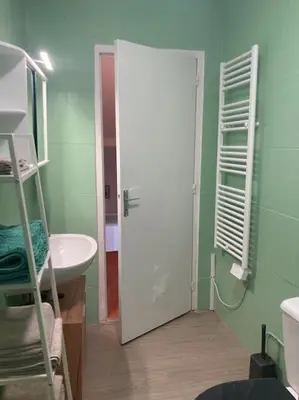 Salle de bains dans l'établissement Maison avec terrasse avec vue sur la Reculée
