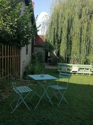 Jardin de l'établissement Petite maison dans le Morvan