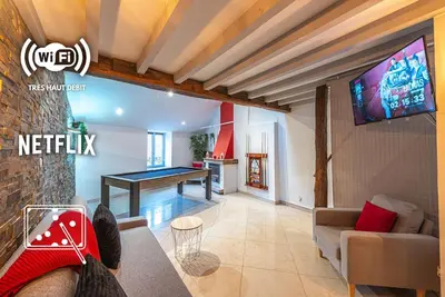 Télévision ou salle de divertissement dans l'établissement Strike & Chill - Duplex - Au Cœur de Dijon