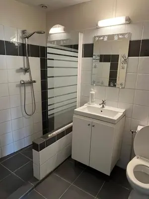 Salle de bains dans l'établissement Appartement centre ville Charolles