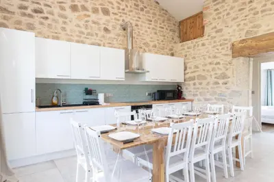 Cuisine ou kitchenette dans l'établissement Cabana & Maison sur les hauteurs - Proche Cluny