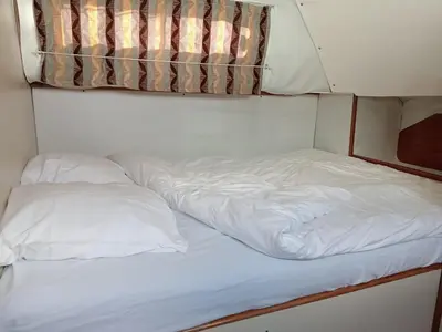 Un ou plusieurs lits dans un hébergement de l'établissement Chaleureux Bateau Stationnaire pour 5 pers. - API-1-46-17
