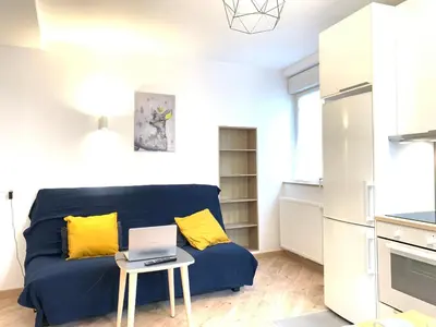 Cuisine ou kitchenette dans l'établissement Appart'Village Le Creusot centre - Parking facile - Bus gare TGV 17 min