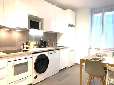 Cuisine ou kitchenette dans l'établissement Appart'Village Le Creusot centre - Parking facile - Bus gare TGV 17 min