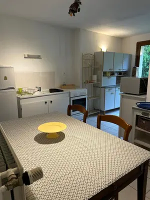 Cuisine ou kitchenette dans l'établissement Eden un jardin au cœur du village