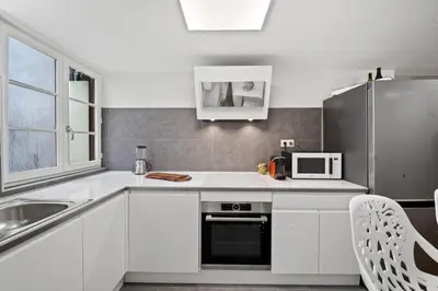 Cuisine ou kitchenette dans l'établissement La Terrasse de La Tour