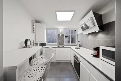 Cuisine ou kitchenette dans l'établissement La Terrasse de La Tour