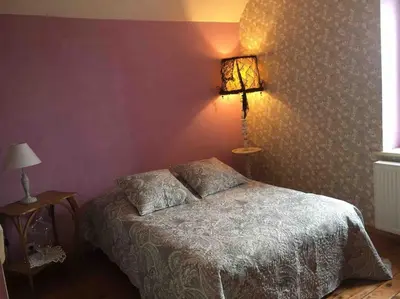 Un ou plusieurs lits dans un hébergement de l'établissement Bourgogne grande maison avec jardin à la française