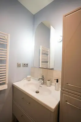 Salle de bains dans l'établissement Le Petit Paradis de Pruzilly