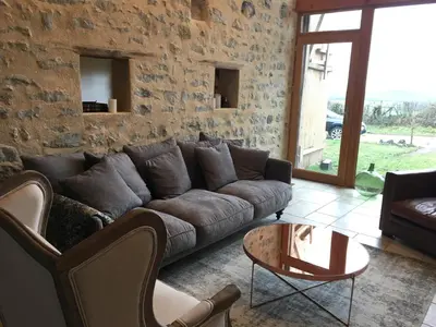Coin salon dans l'établissement La Belle Grange de Cuzy