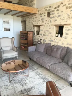 Coin salon dans l'établissement La Belle Grange de Cuzy