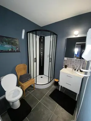 Salle de bains dans l'établissement L Arts de Vivre