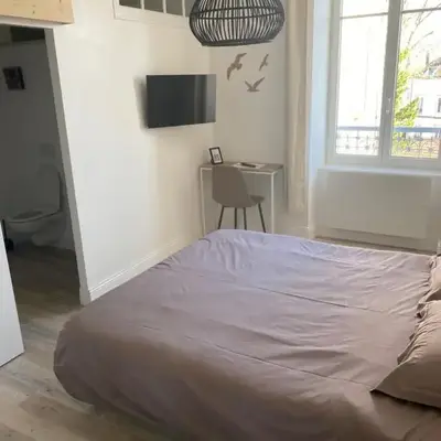 Chambre avec salle de bain privative