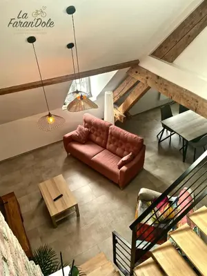 Coin salon dans l'établissement La Faran'dole - Confortable duplex