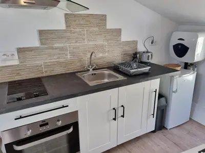 Cuisine ou kitchenette dans l'établissement Le Studio du Docteur Privey - Free & secure Park Bike -3mn Autoroute