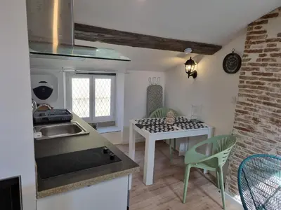 Cuisine ou kitchenette dans l'établissement Le Studio du Docteur Privey - Free & secure Park Bike -3mn Autoroute