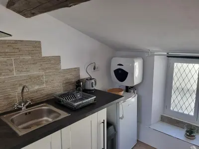 Cuisine ou kitchenette dans l'établissement Le Studio du Docteur Privey - Free & secure Park Bike -3mn Autoroute