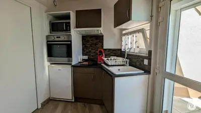 Cuisine ou kitchenette dans l'établissement L'Etape Beaunoise