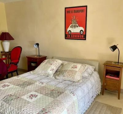 Un ou plusieurs lits dans un hébergement de l'établissement Chambre à Avot Bourgogne avec piscine