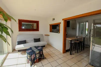 Cuisine ou kitchenette dans l'établissement Charmante Maison avec Terrasse