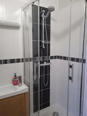 Salle de bains dans l'établissement Au petit nid d'Apollon