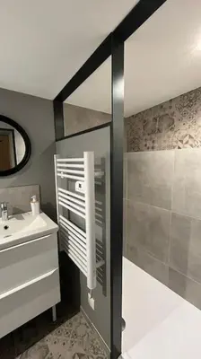 Salle de bains dans l'établissement Petite maison en pierre au calme avec extérieur
