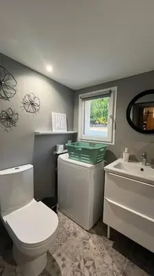 Salle de bains dans l'établissement Petite maison en pierre au calme avec extérieur