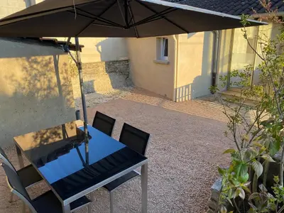 Terrasse ou espace extérieur de l'établissement Petite maison en pierre au calme avec extérieur