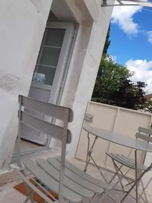 Balcon ou terrasse dans l'établissement Charmant gîte Au saut des vignes