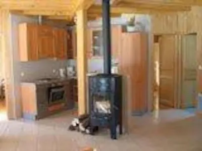 Cuisine ou kitchenette dans l'établissement Gîte les 4 saisons - Intérieur bois - Lac de Chalain