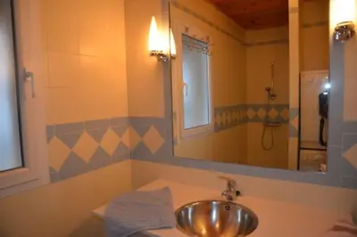 Salle de bains dans l'établissement Gîte les 4 saisons - Intérieur bois - Lac de Chalain