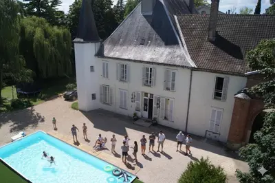 Piscine de l'établissement Château de Seurre No Boring People ou située à proximité