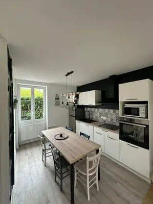 Cuisine ou kitchenette dans l'établissement maison en ville Karine et Flavie