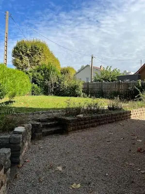 Jardin de l'établissement maison en ville Karine et Flavie