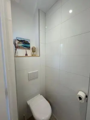 Salle de bains dans l'établissement maison en ville Karine et Flavie