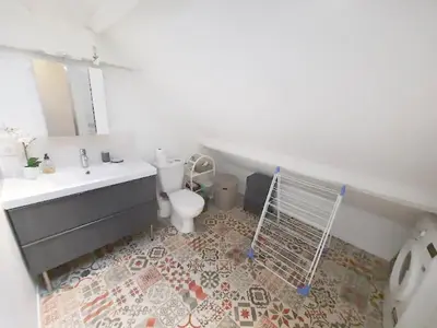 Salle de bains dans l'établissement Legrand - 90m2, 6 Prs, 3 Ch, Proche Gare