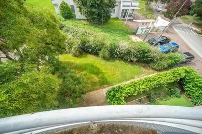 Jardin de l'établissement L Idylle Royale de Chatenoy Proche A6 Parking Facile et securise